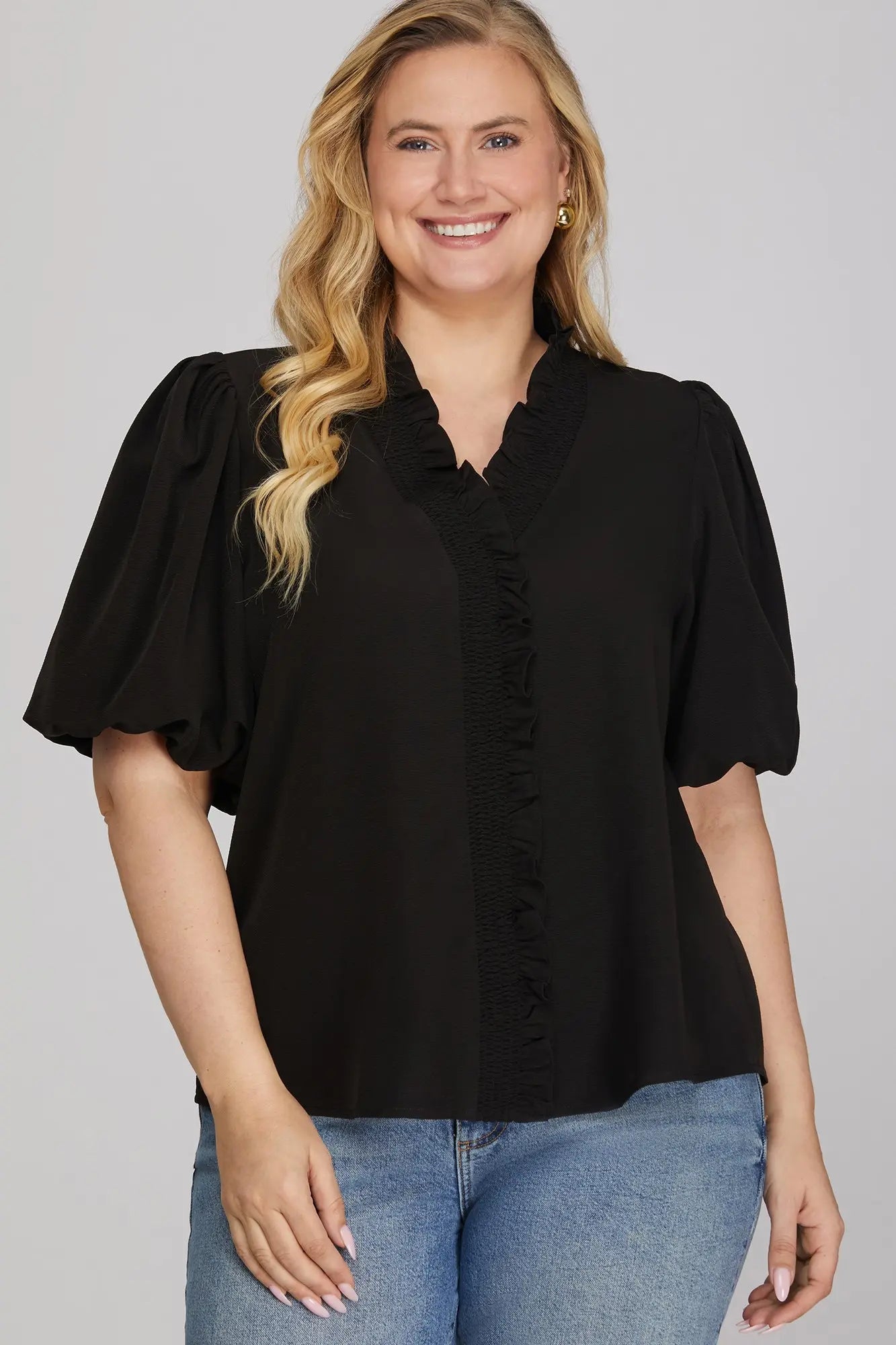SHORT BUBBLE SLEEVE SMOCKED NECK TOP +