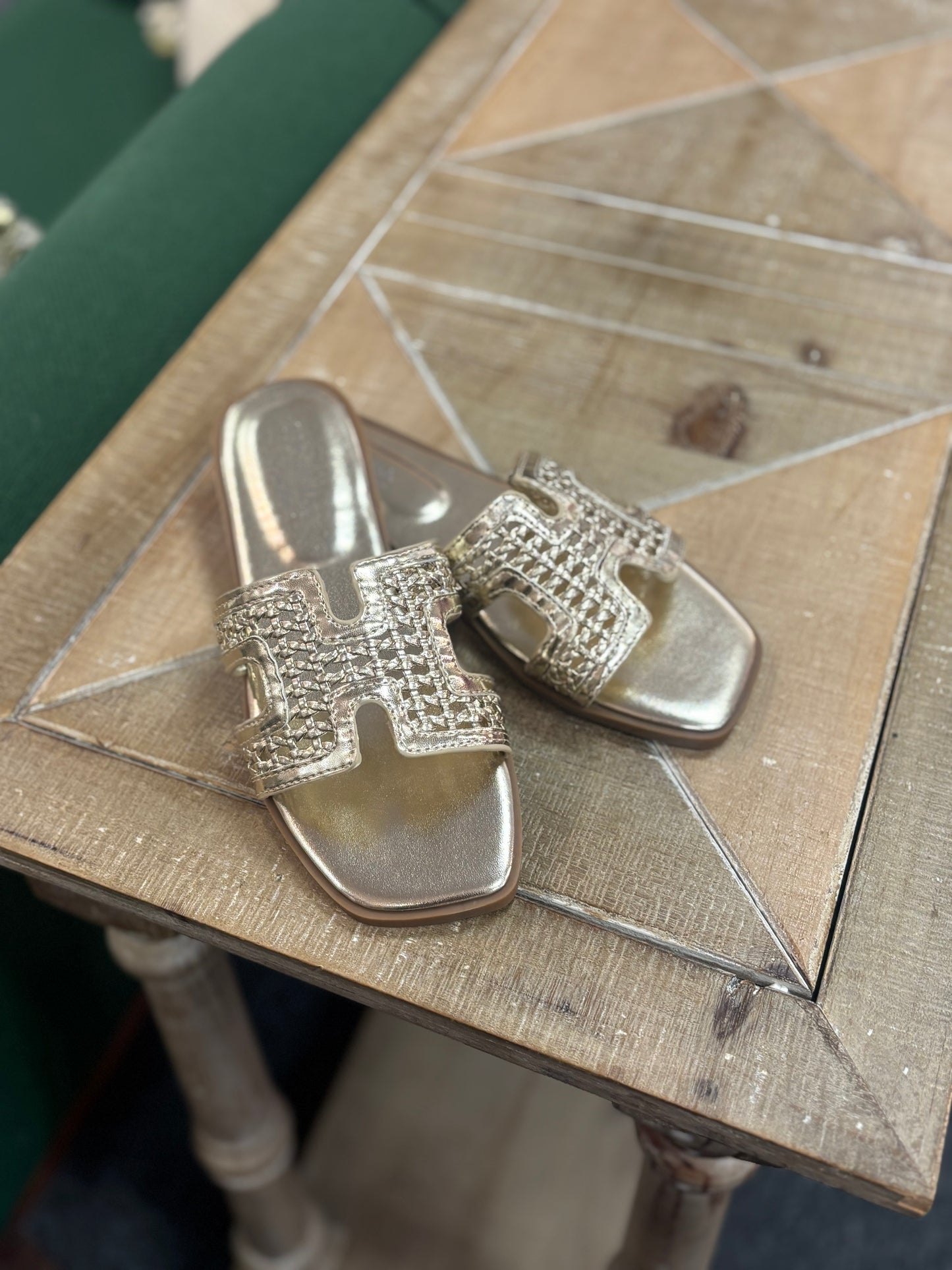 Vesta-33 Notched Gold Slide