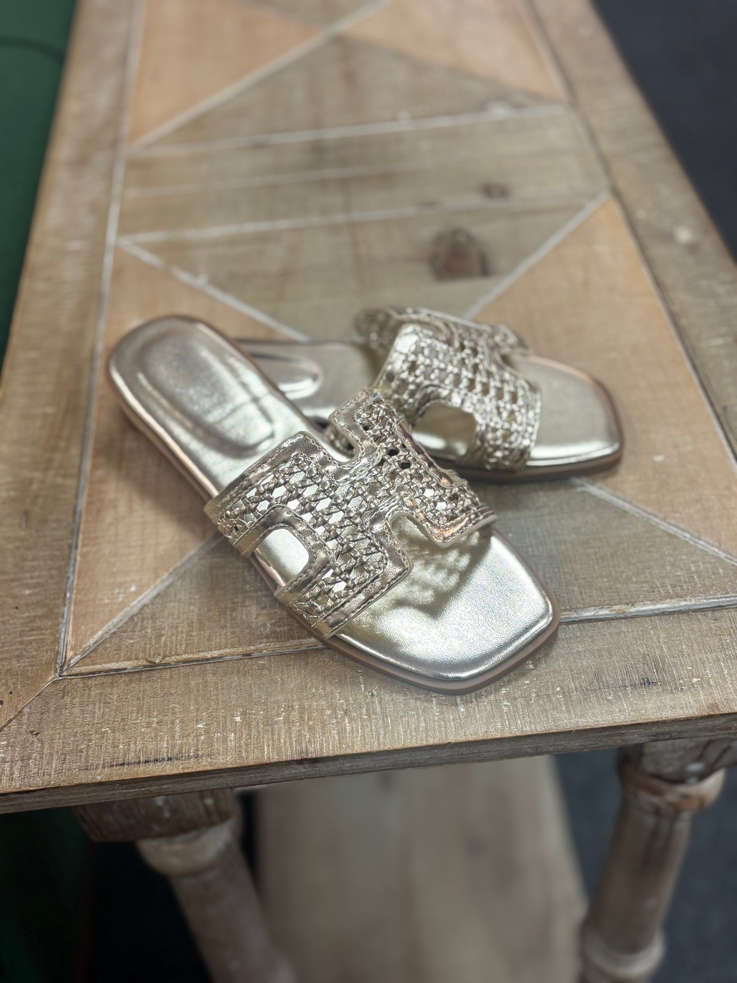 Vesta-33 Notched Gold Slide